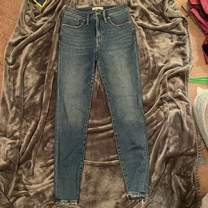 28T 9in mid-rise skinny madewell blue jeans